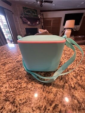 HARD SIDE LUNCH BOX/COOLER